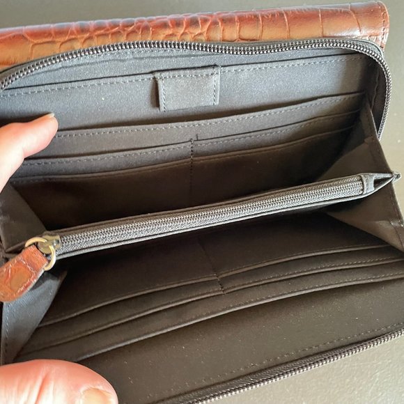 Sierra Valley Leather Zip Around Clutch Wallet - Picture 5 of 5